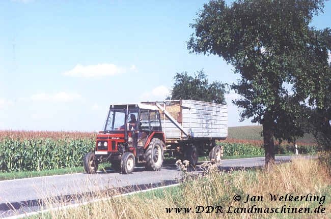 Zetor 5211 mit HW60 EAS beim Stroh abfahren