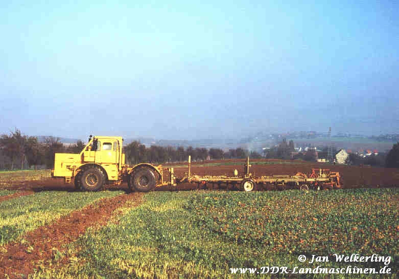 K-700A mit Beetpflug B 550 beim Pflgen