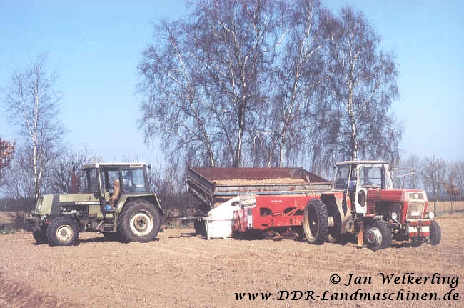 ZT 303 mit Kartoffellegemaschine SA 2-077 und ZT 323-A beim Nachfllen