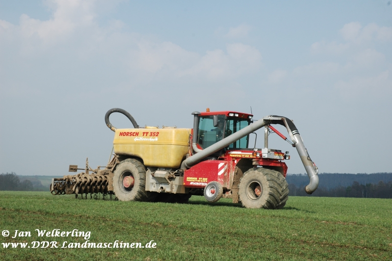 bernommen hat die Glle dann ein HORSCH TT-352