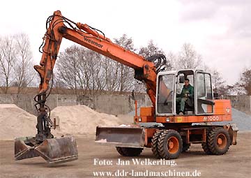 M 1000B mit dem hydraulischen Verstellausleger