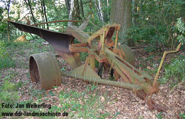 Dieser B 700 (Bj.1961) wurde frher mit Seilzug auf einer nahen Wiese eingesetzt