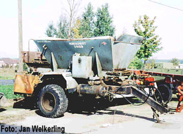 D 032 als Aufsattelstreuer