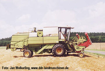 E 524 (Baujahr 1991) bei der Aufnahme des Schneidwerks